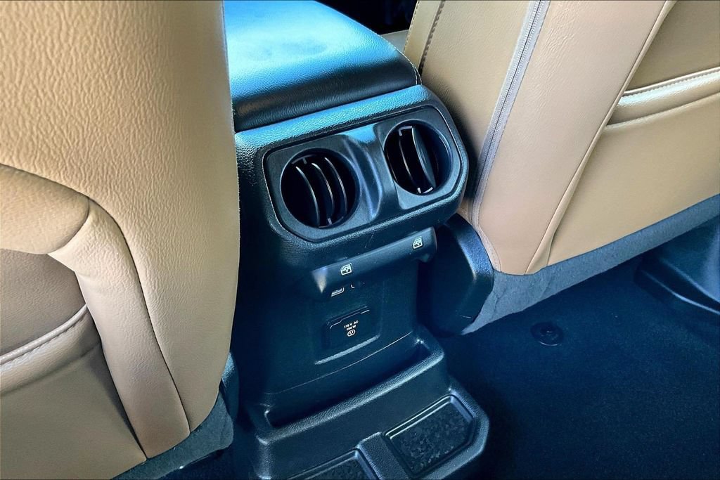 Used 2021 Jeep Wrangler Unlimited Sahara AWD/4WD image 12
