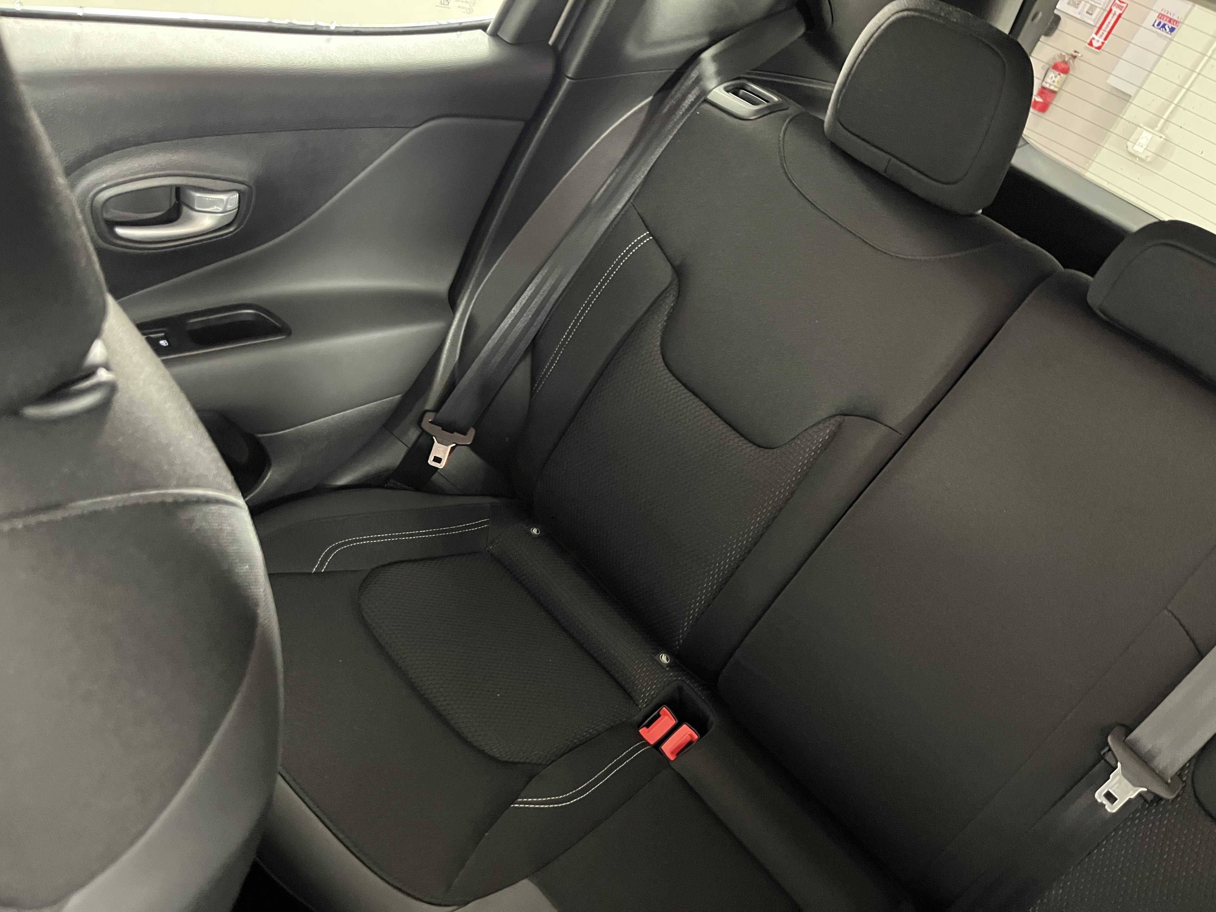 Used 2023 Jeep Renegade Latitude w/ Premium Group AWD/4WD image 21