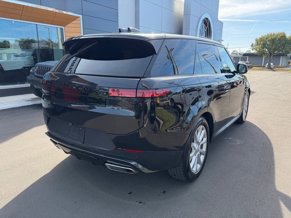 Used 2025 Land Rover Range Rover Sport SE image 6