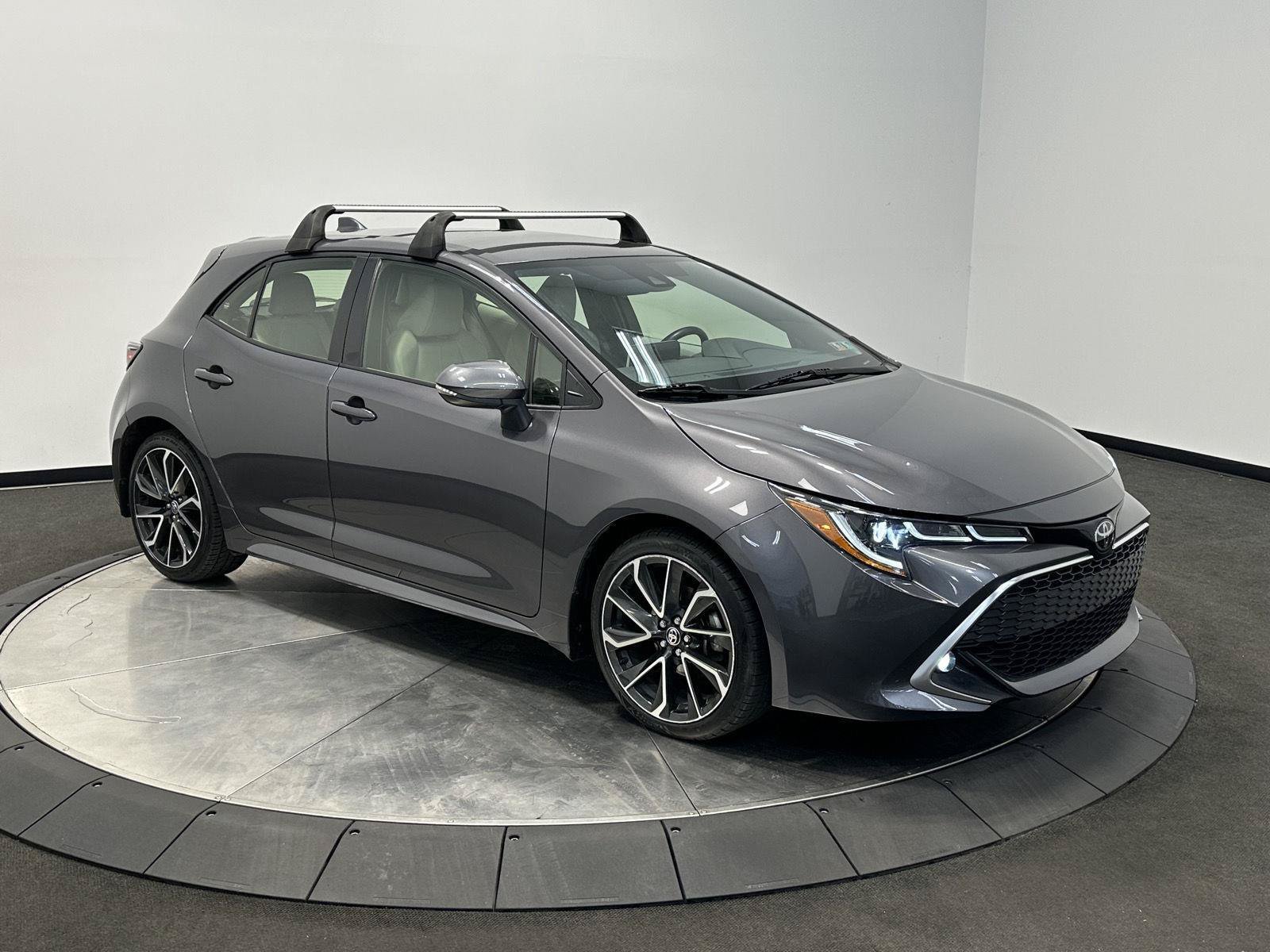Used 2022 Toyota Corolla XSE FWD image 2