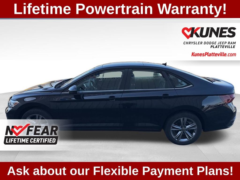 Used 2023 Volkswagen Jetta SE w/ Panoramic Sunroof Package FWD image 8