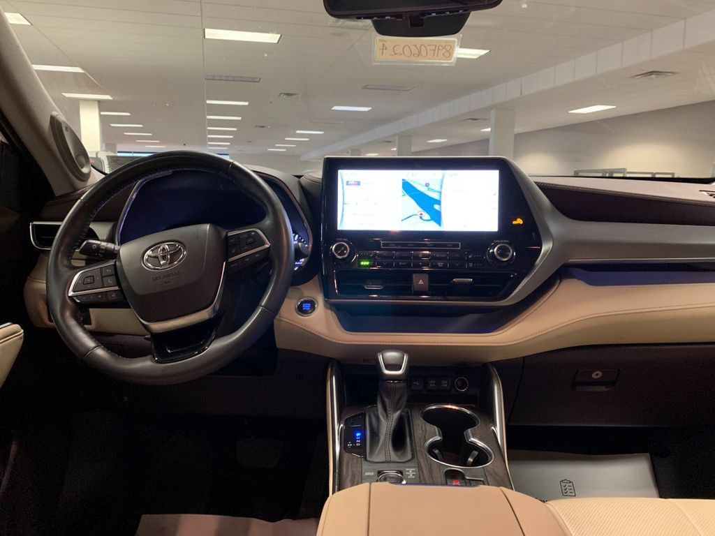 Used 2020 Toyota Highlander Platinum AWD/4WD image 16