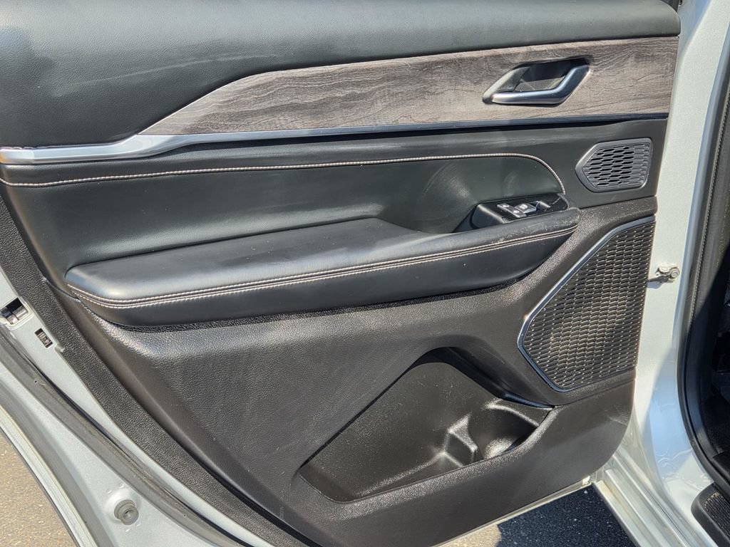 Used 2023 Jeep Grand Cherokee L Overland AWD/4WD image 40