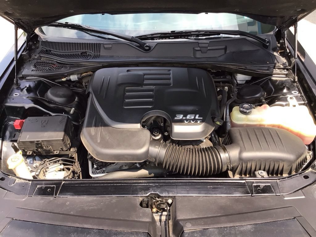 Used 2015 Dodge Challenger SXT Plus w/ Driver Convenience Group RWD image 40