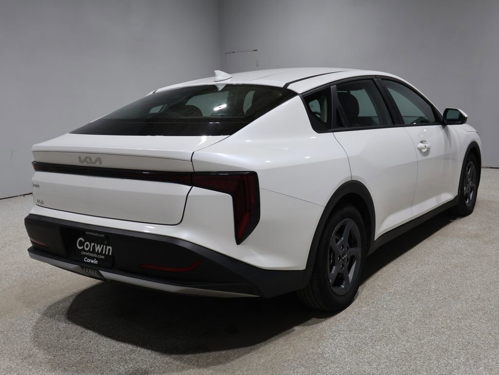 Used 2025 Kia K4 LXS image 2