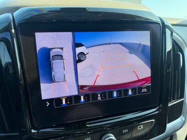 Used 2020 Chevrolet Traverse Premier FWD image 21
