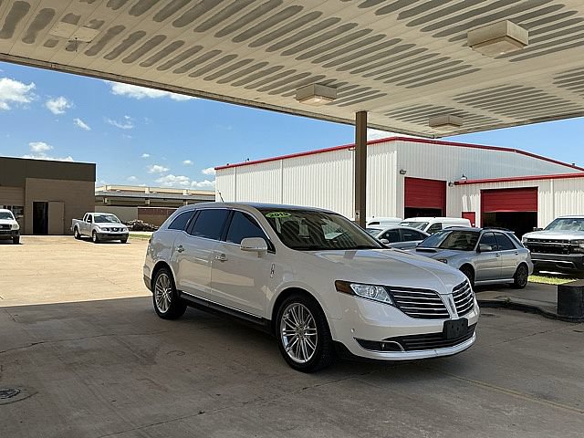 Used 2019 Lincoln MKT AWD image 3