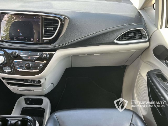Used 2024 Chrysler Pacifica Limited FWD image 21