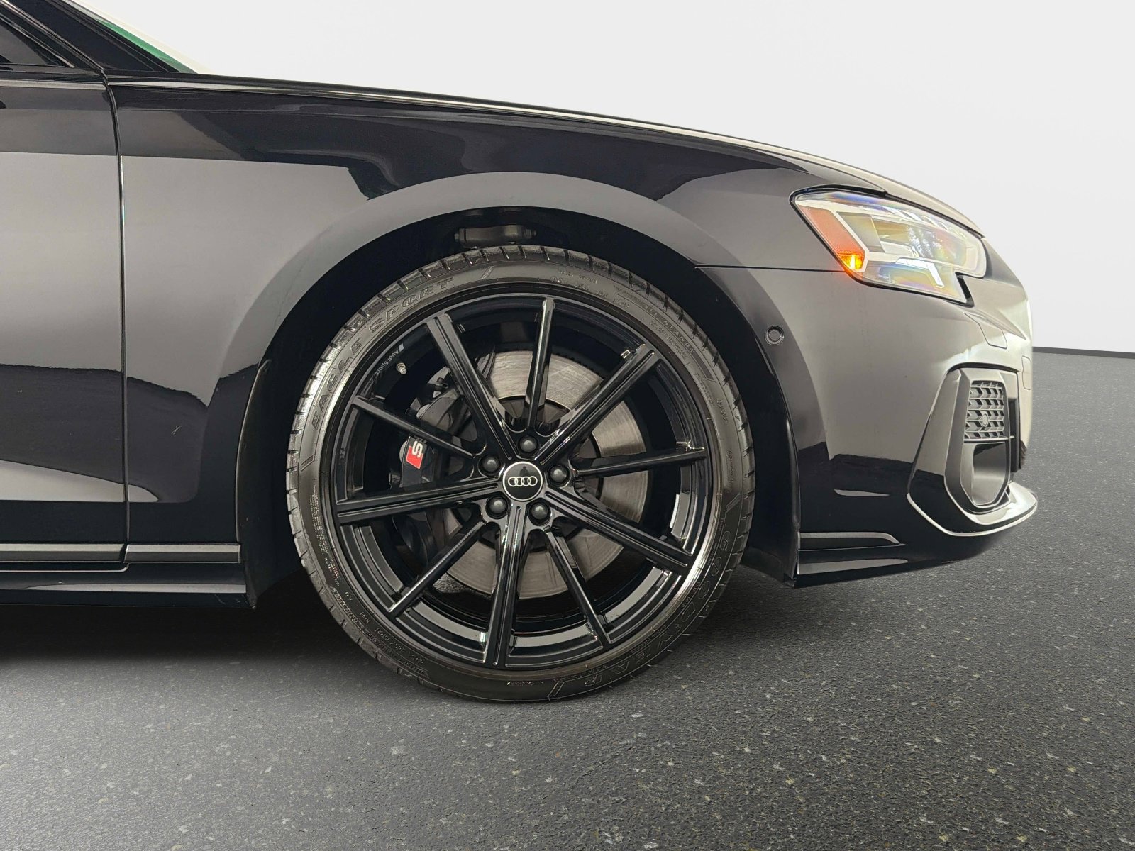 Used 2024 Audi S8 AWD/4WD image 20