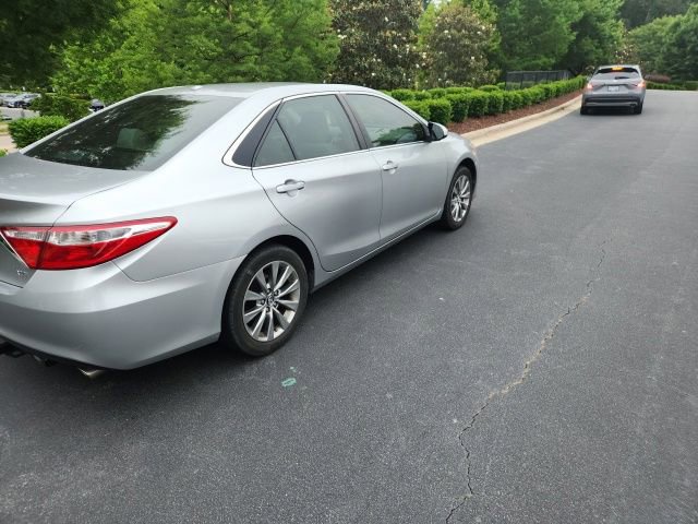 Used 2017 Toyota Camry XLE w/ Moonroof Package FWD image 11