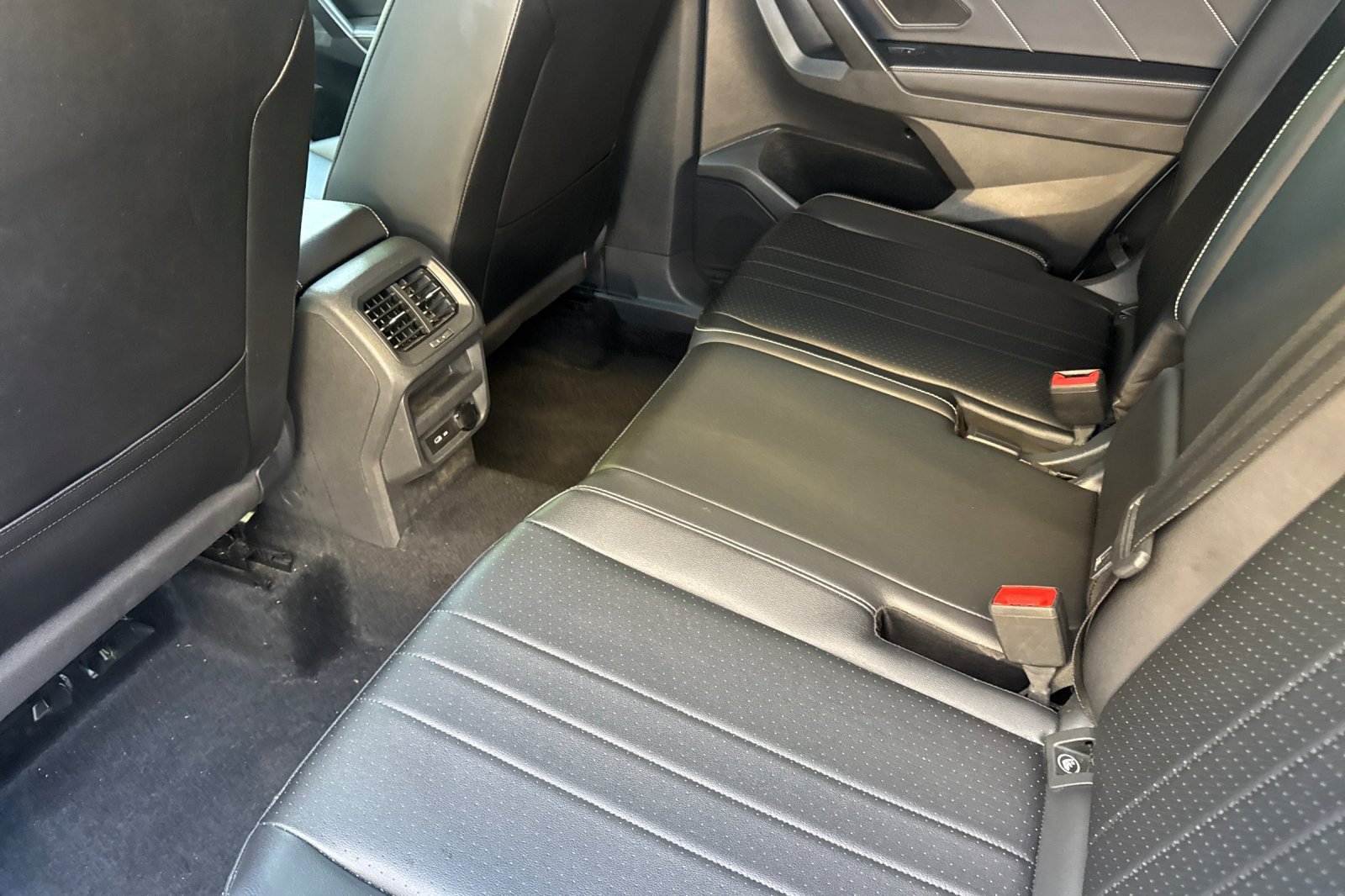 Used 2024 Volkswagen Tiguan SE FWD image 29