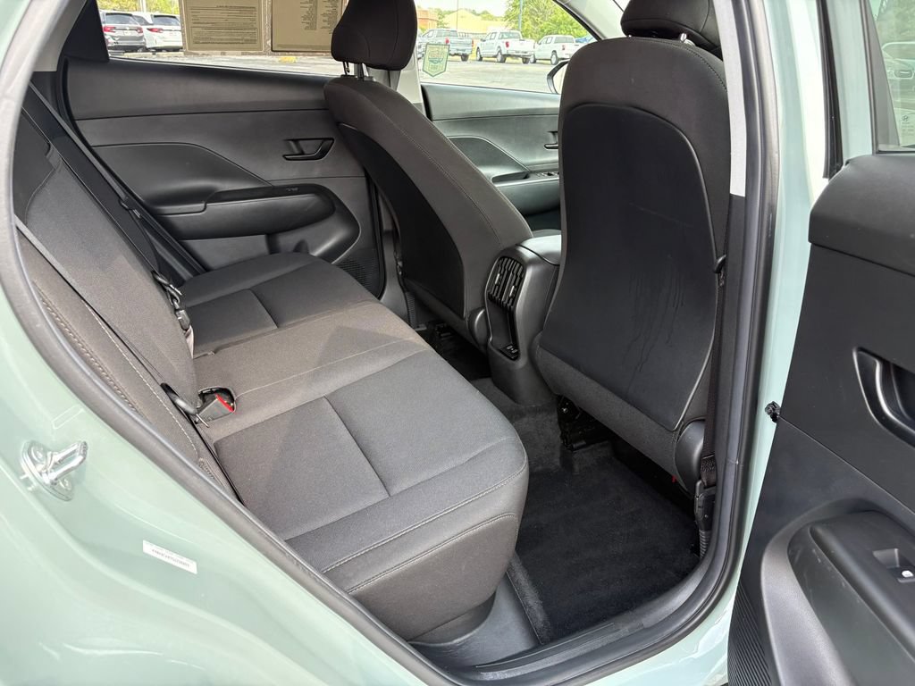 Used 2025 Hyundai Kona SEL AWD/4WD image 12