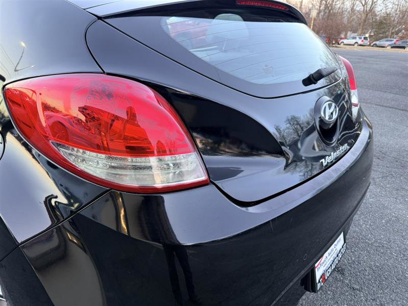 Used 2013 Hyundai Veloster w/ Style Pkg image 11