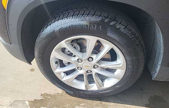 Used 2025 Chevrolet TrailBlazer LS w/ LS Convenience Package FWD image 2
