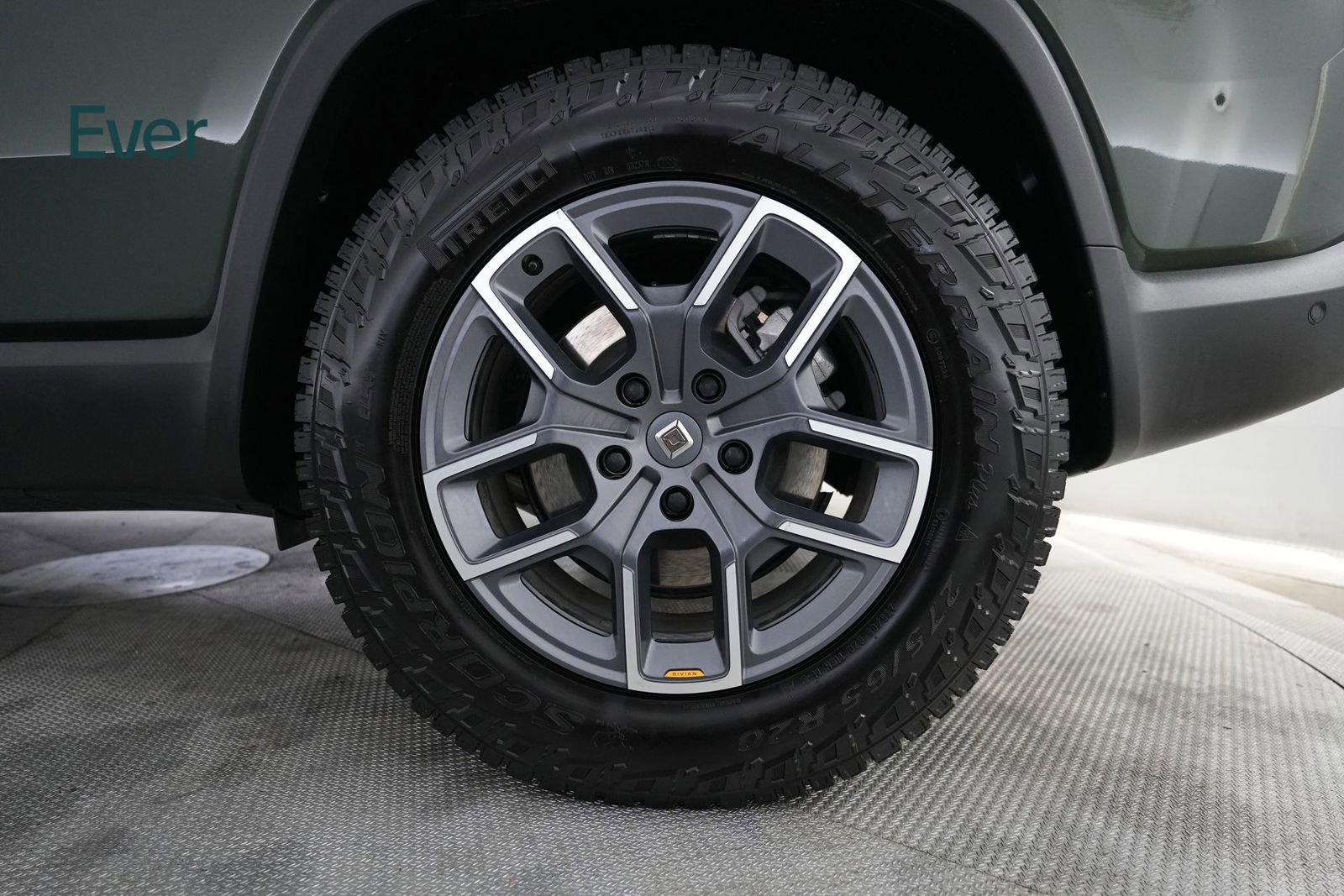Used 2025 Rivian R1S Adventure image 9