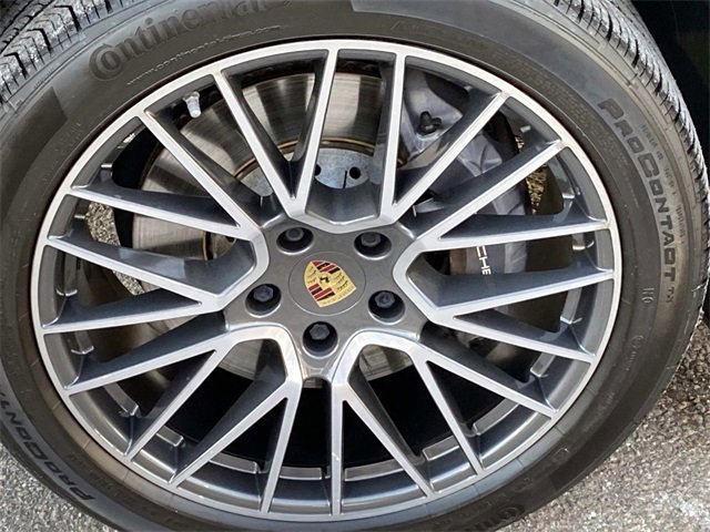 Used 2022 Porsche Cayenne Platinum Edition image 29