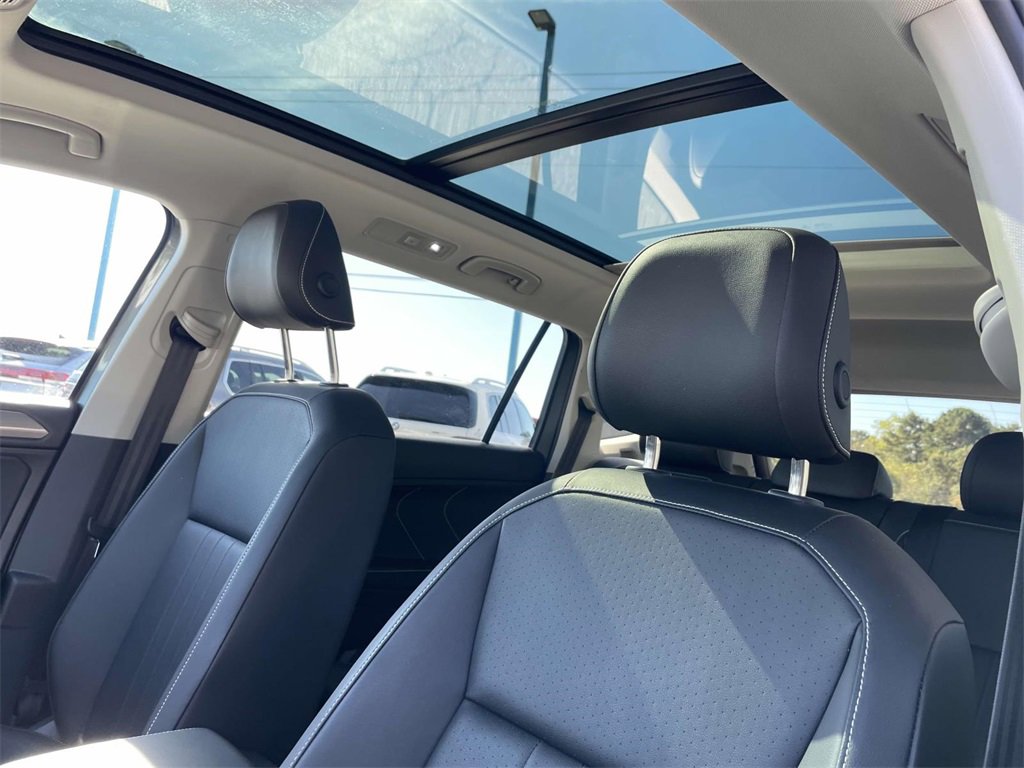 Certified 2022 Volkswagen Tiguan SE image 17