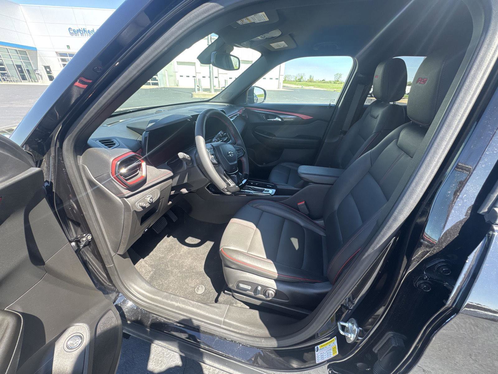 Used 2025 Chevrolet TrailBlazer RS w/ Convenience Package FWD image 9