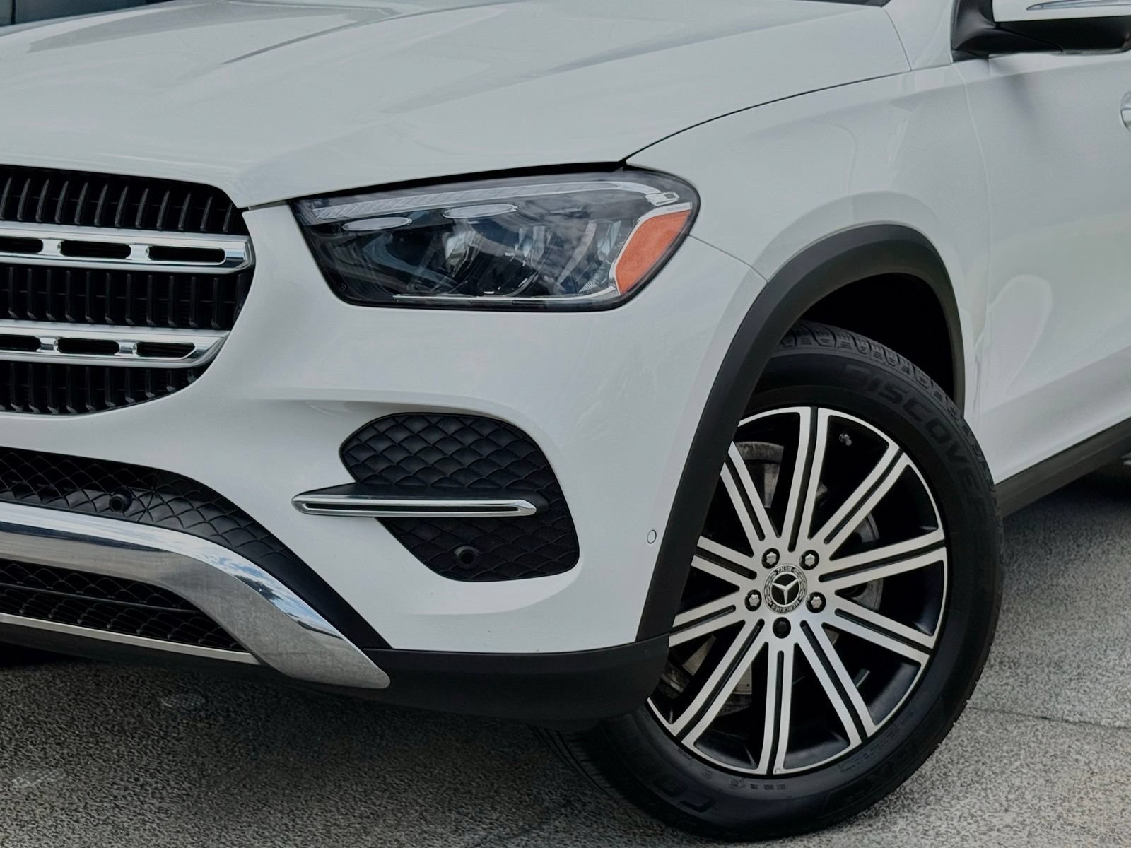 Used 2024 Mercedes-Benz GLE 350 4MATIC image 3