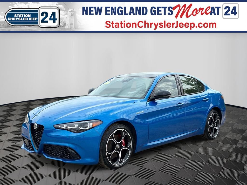 Used 2024 Alfa Romeo Giulia Veloce AWD/4WD image 1