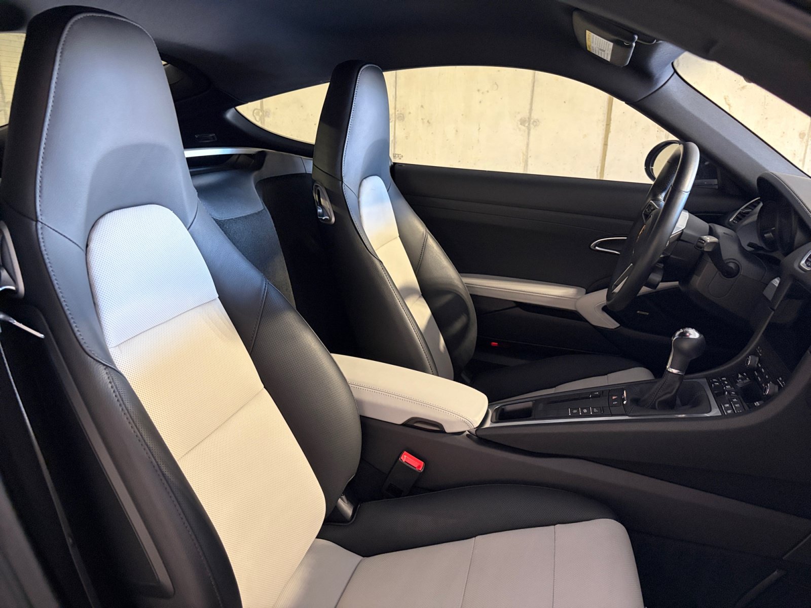 Certified 2025 Porsche 718 Cayman RWD image 22