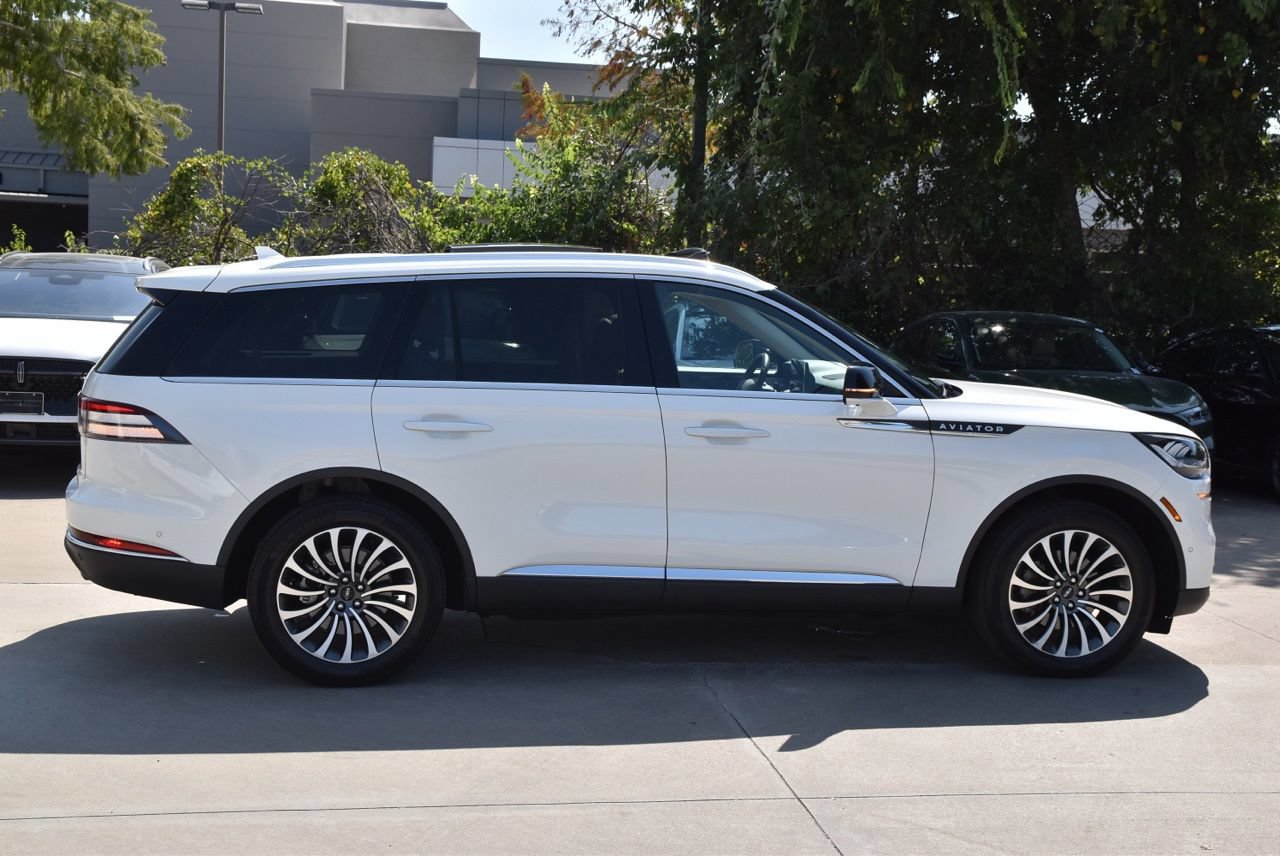Used 2022 Lincoln Aviator Reserve w/ Equipment Group 201A AWD/4WD image 6