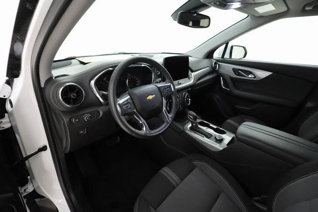 Used 2025 Chevrolet Blazer LT w/ Convenience Package image 9