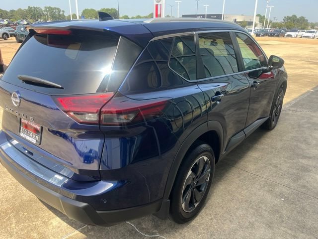 Certified 2025 Nissan Rogue SV w/ SV Premium Package FWD image 4