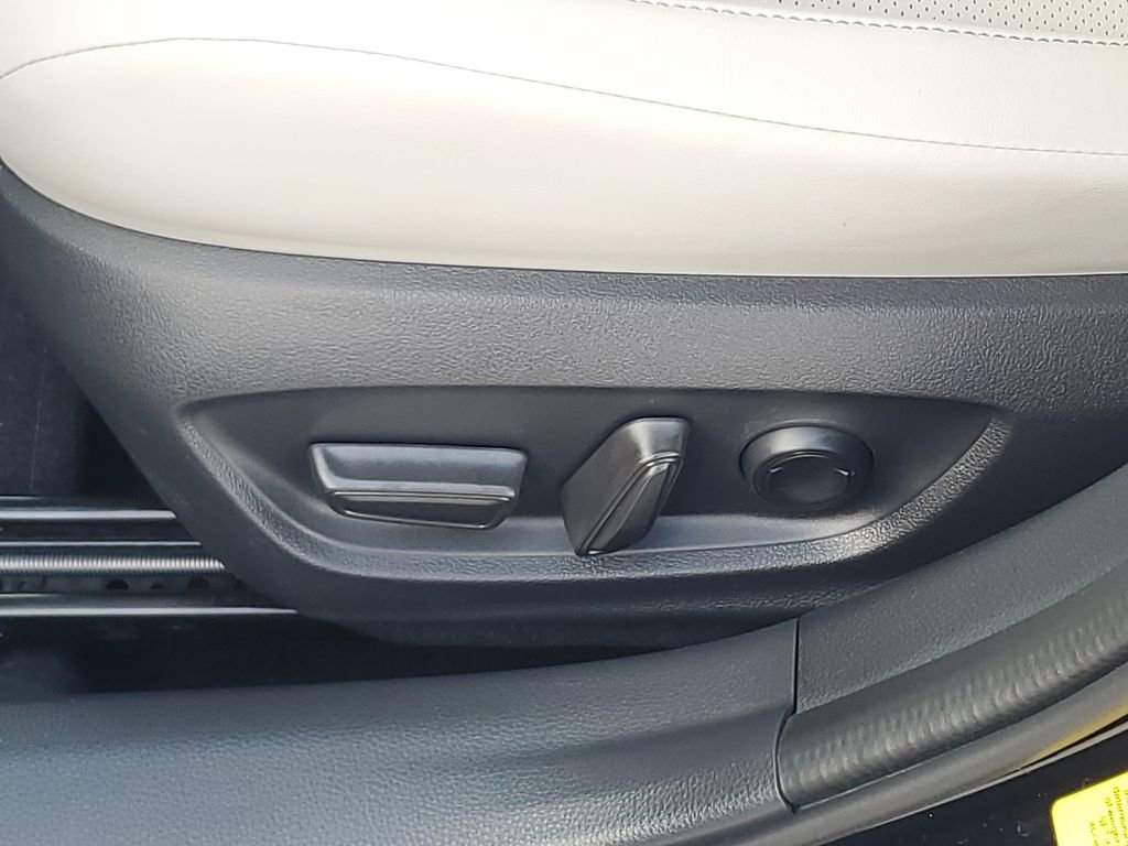 Certified 2026 Toyota Prius XLE FWD image 15