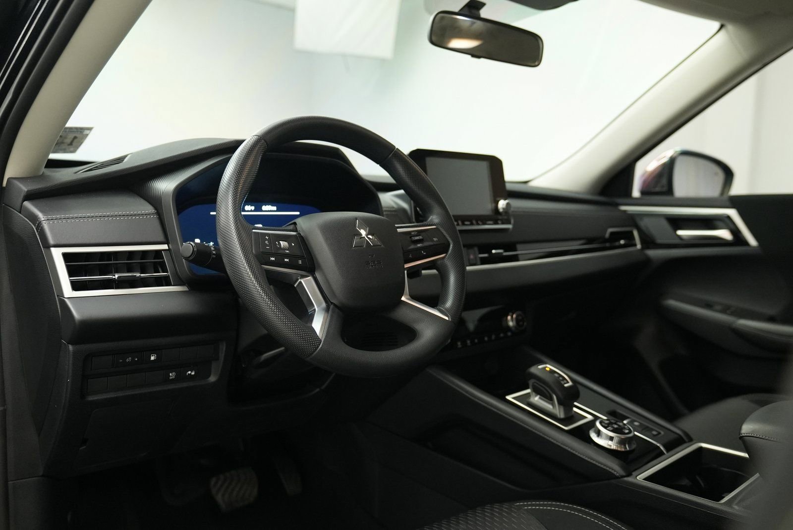 Used 2025 Mitsubishi Outlander ES image 19