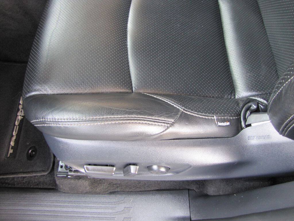 Used 2024 Toyota Tacoma TRD Sport w/ TRD Sport Upgrade Package AWD/4WD image 14