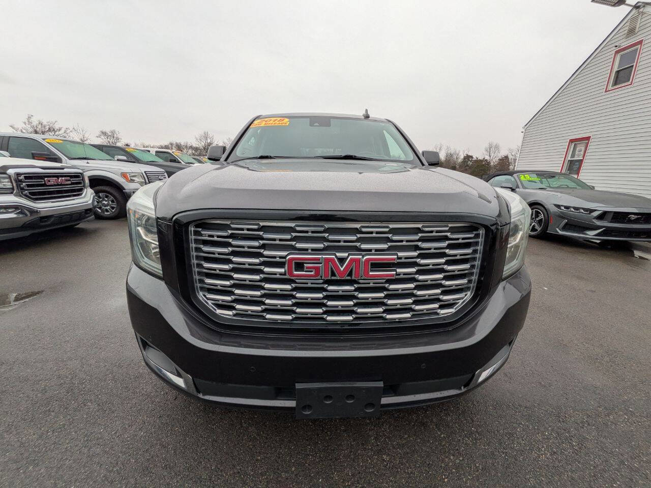 Used 2018 GMC Yukon Denali image 3