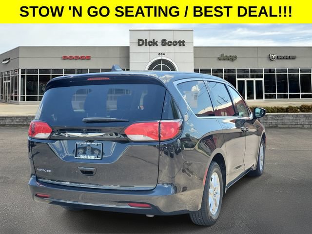 Used 2023 Chrysler Voyager LX FWD image 5