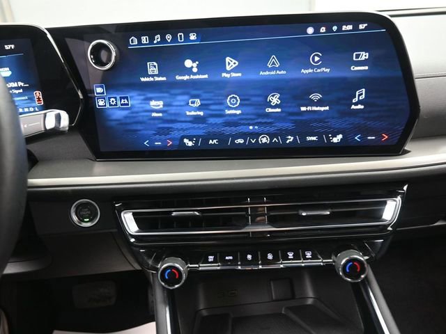 Used 2025 Chevrolet Traverse LT image 10