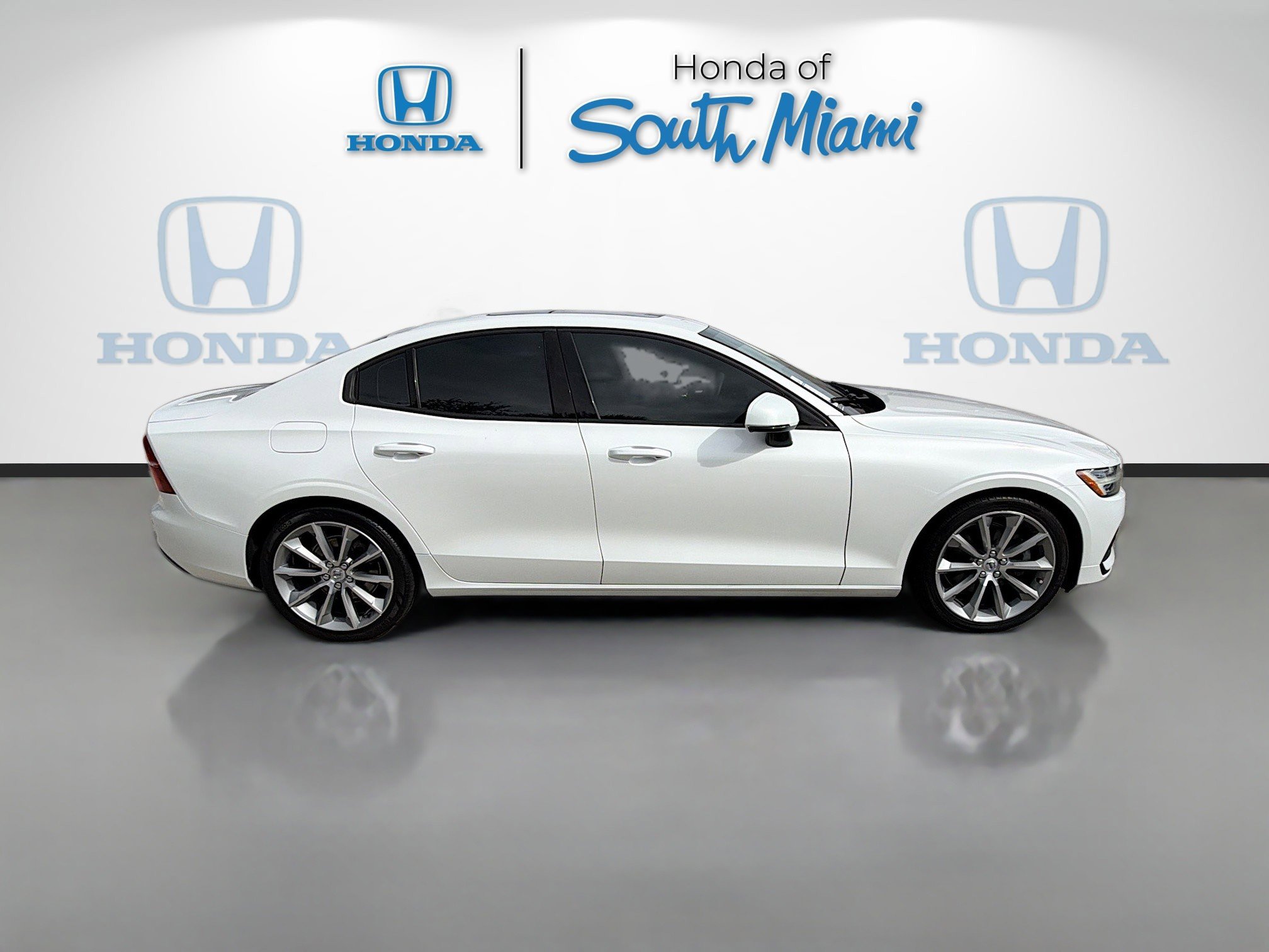 Used 2020 Volvo S60 T5 Momentum image 8