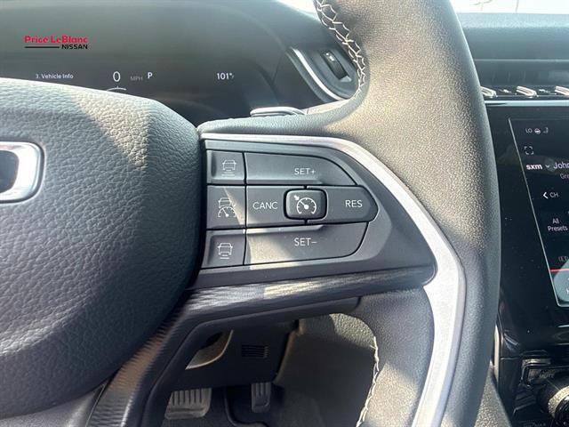 Used 2025 Jeep Grand Cherokee Altitude AWD/4WD image 23