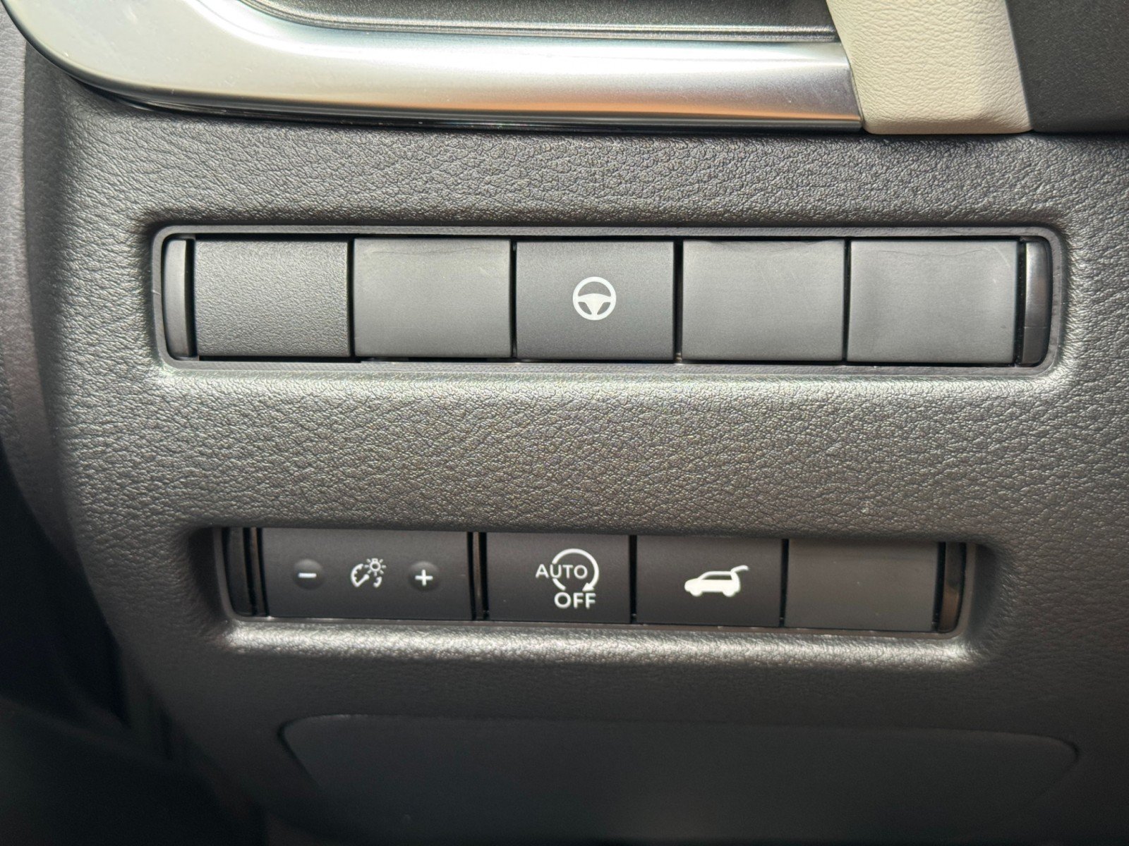 Used 2023 Nissan Rogue SV w/ SV Premium B Package FWD image 17