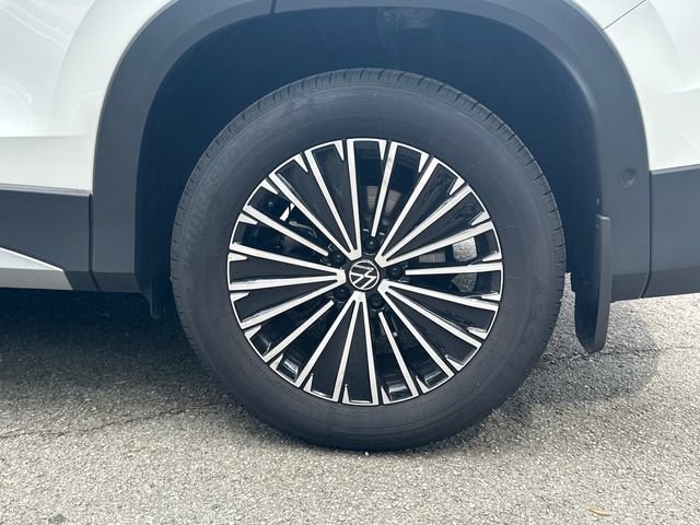 Certified 2025 Volkswagen Tiguan S image 33
