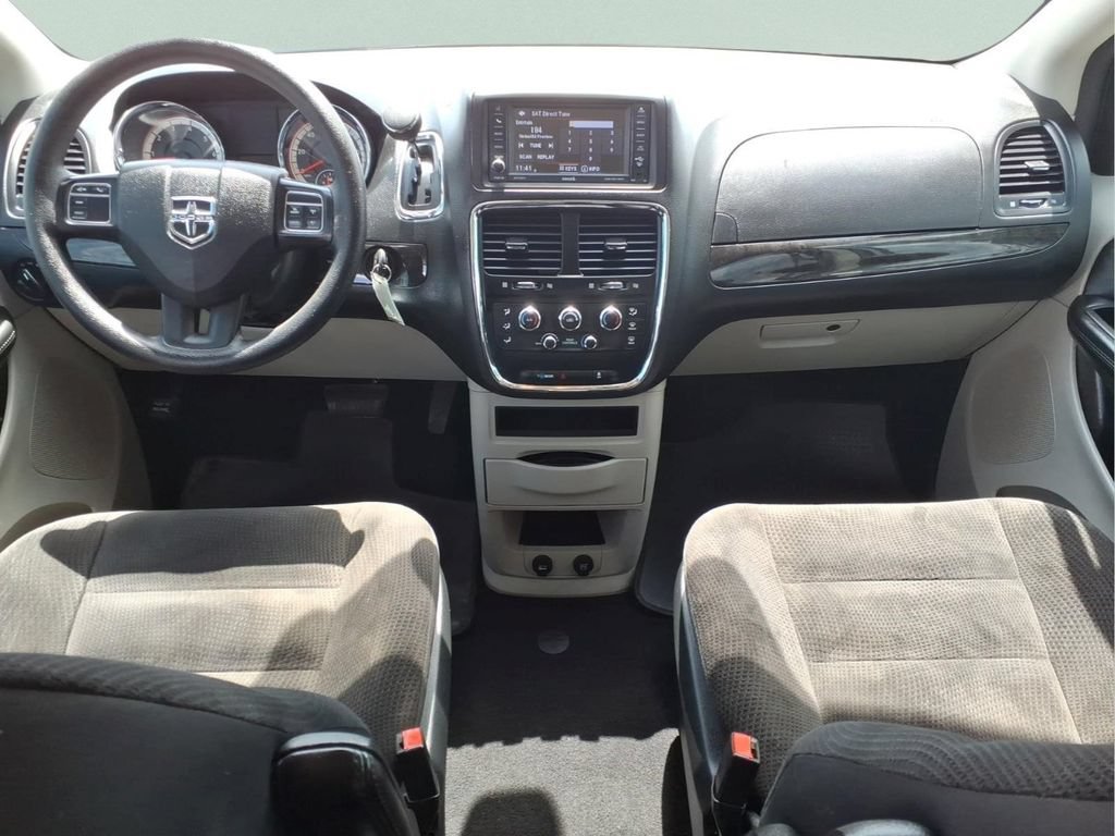 Used 2018 Dodge Grand Caravan SE w/ UConnect Hands-Free Group FWD image 18