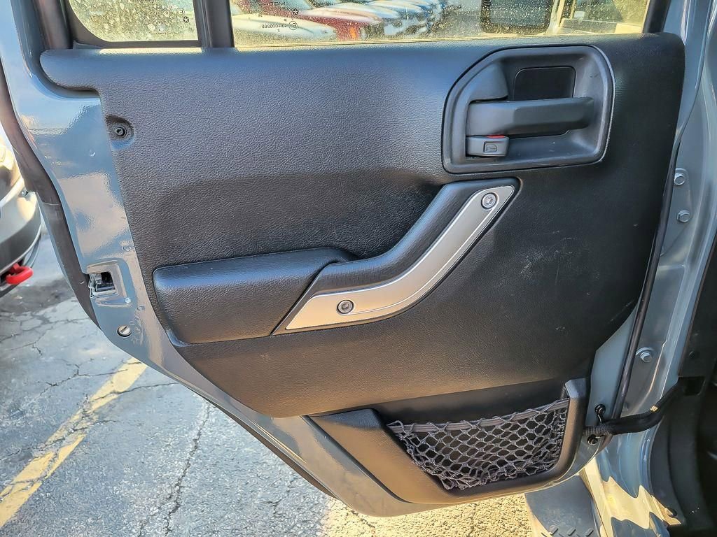 Used 2014 Jeep Wrangler Unlimited Sahara w/ Dual Top Group image 17