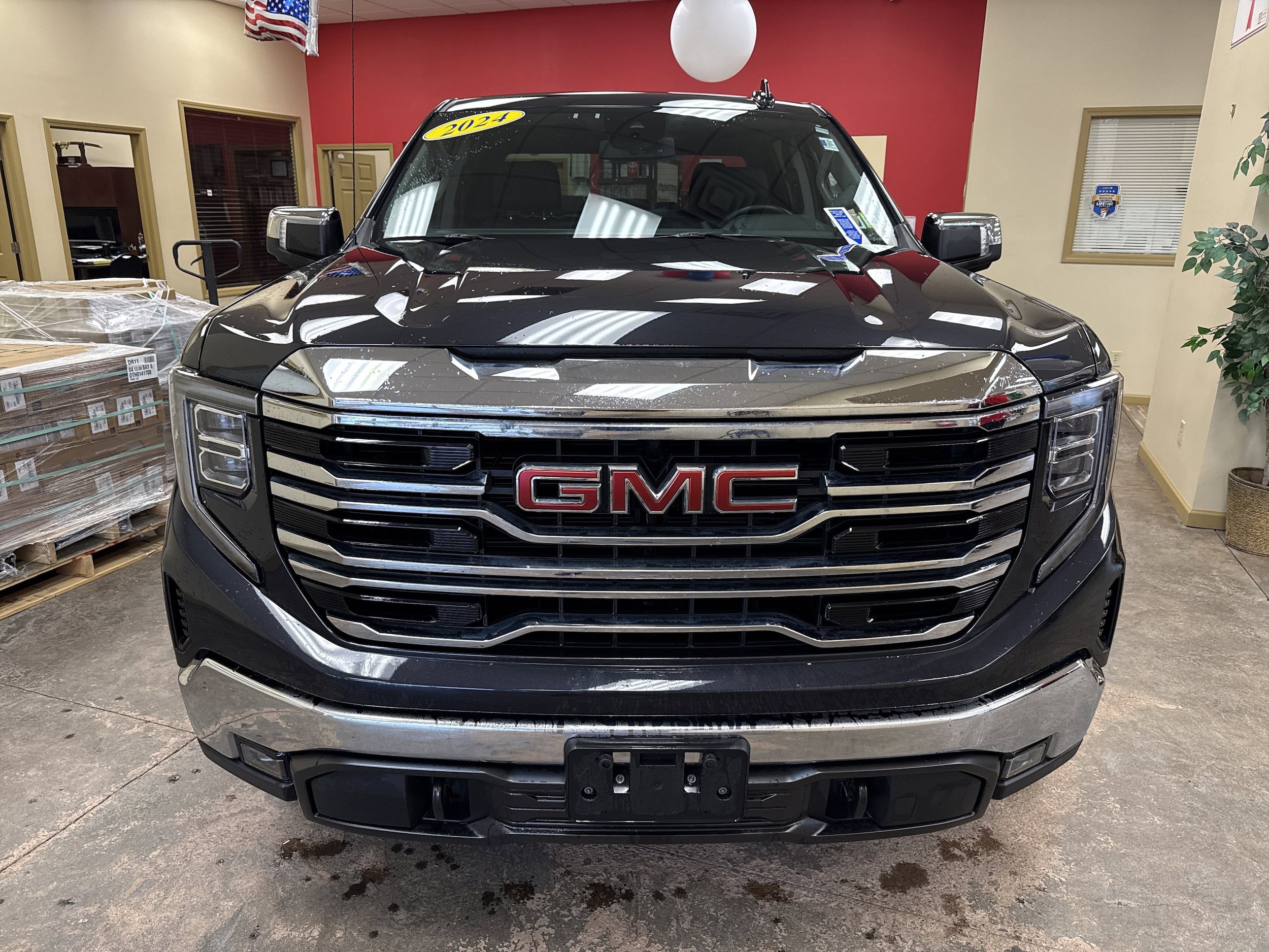 Used 2024 GMC Sierra 1500 SLT AWD/4WD image 2