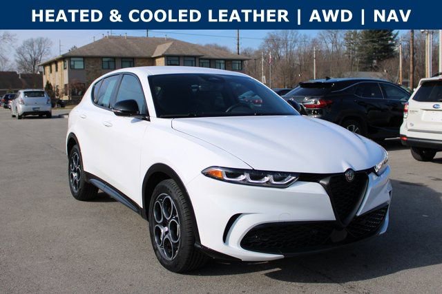 Used 2025 Alfa Romeo Tonale w/ Premium Package image 2