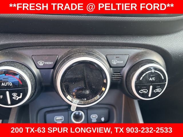 Used 2023 Hyundai Venue Limited image 15