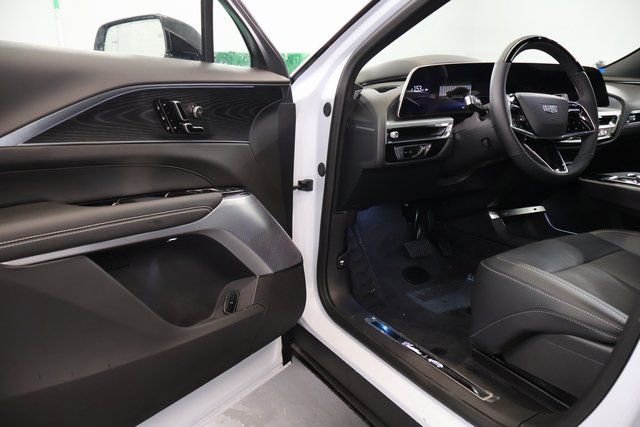 New 2026 Cadillac Lyriq Signature Luxury image 8