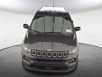 Used 2022 Jeep Compass Latitude image 2