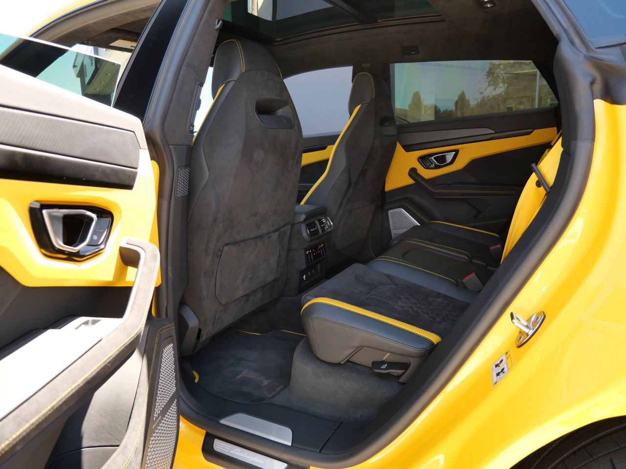 Used 2024 Lamborghini Urus S AWD/4WD image 23