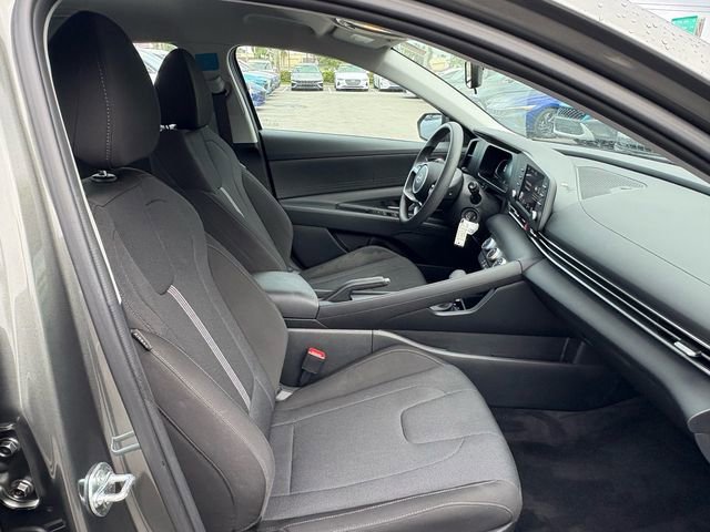 Used 2025 Hyundai Elantra SE image 13