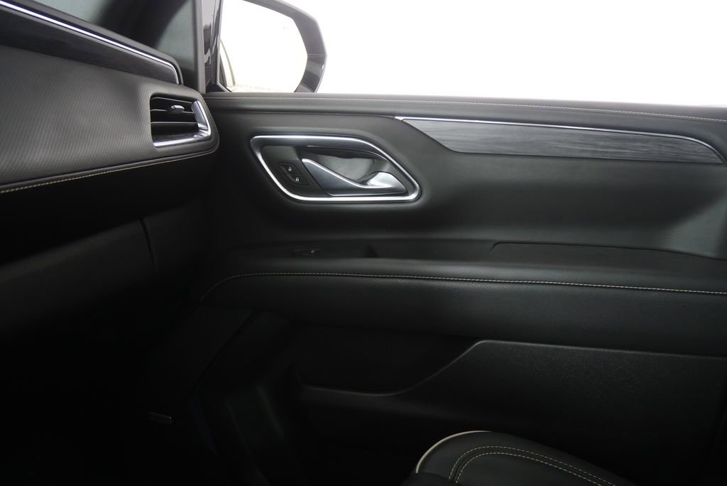 Used 2023 GMC Yukon SLT w/ SLT Premium Package image 26