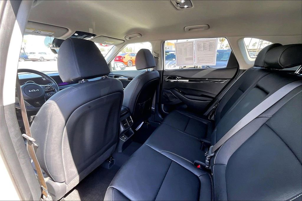 Used 2025 Kia Seltos EX FWD image 18