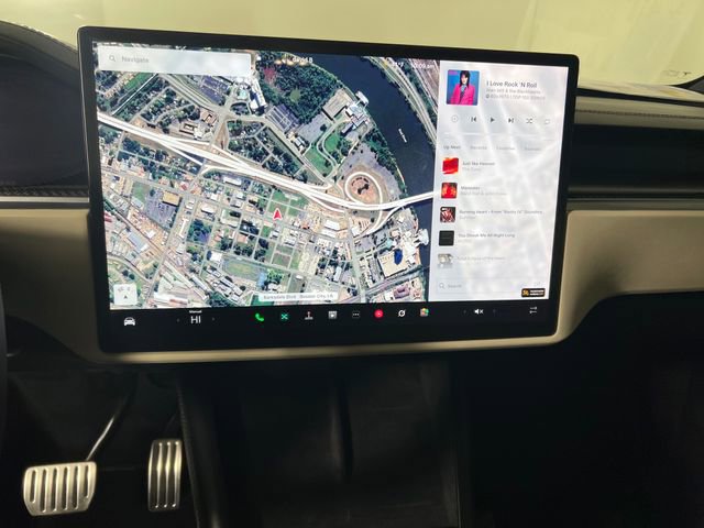 Used 2022 Tesla Model X Plaid image 17
